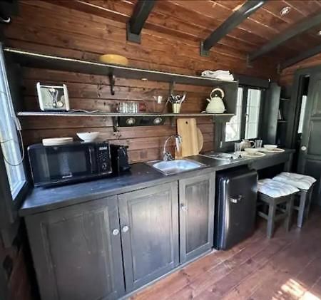 Roulotte / Tiny House Dans Les Alpilles Saint-Rémy-de-Provence Exterior foto